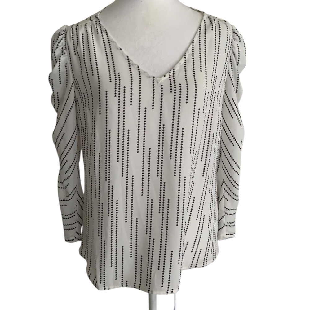 CAbi Devoted Blouse Women’s Small V Neck Heart Print Puff Sleeve Style 3958